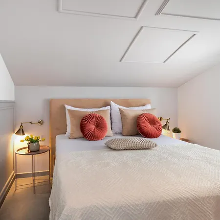 Danica Luxury Seaside Apartment