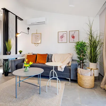 Danica Luxury Seaside Apartment *