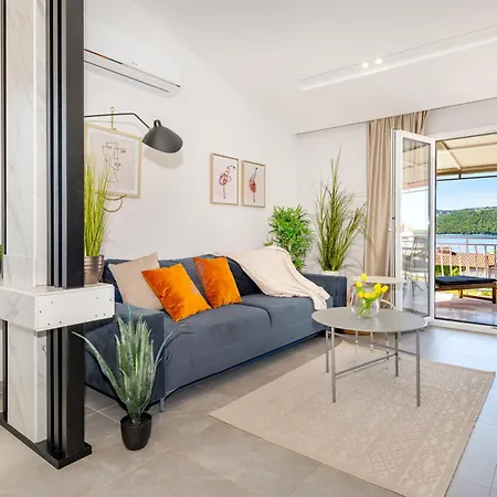 Апартаменты Danica Luxury Seaside Шибеник