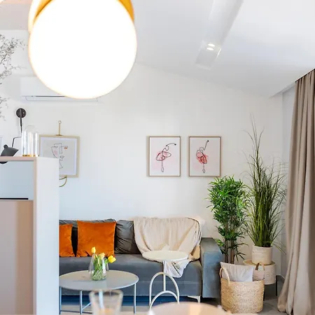 Danica Luxury Seaside Apartment