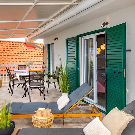 Danica Luxury Seaside Appartement *